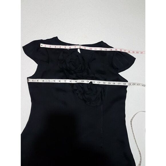 Spense Medium black blouse with floral detail. Side zipper and button back - Picture 11 of 12